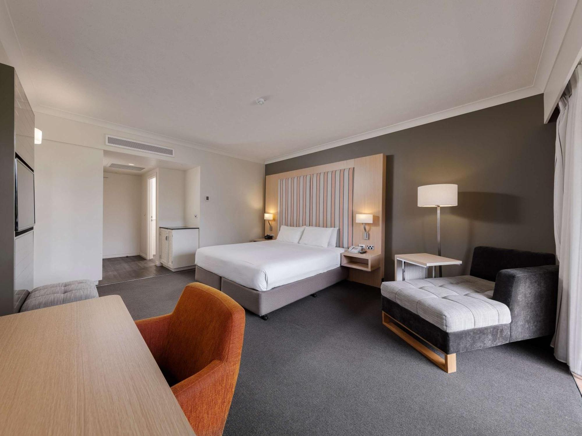 Mercure Gold Coast Resort Exterior photo