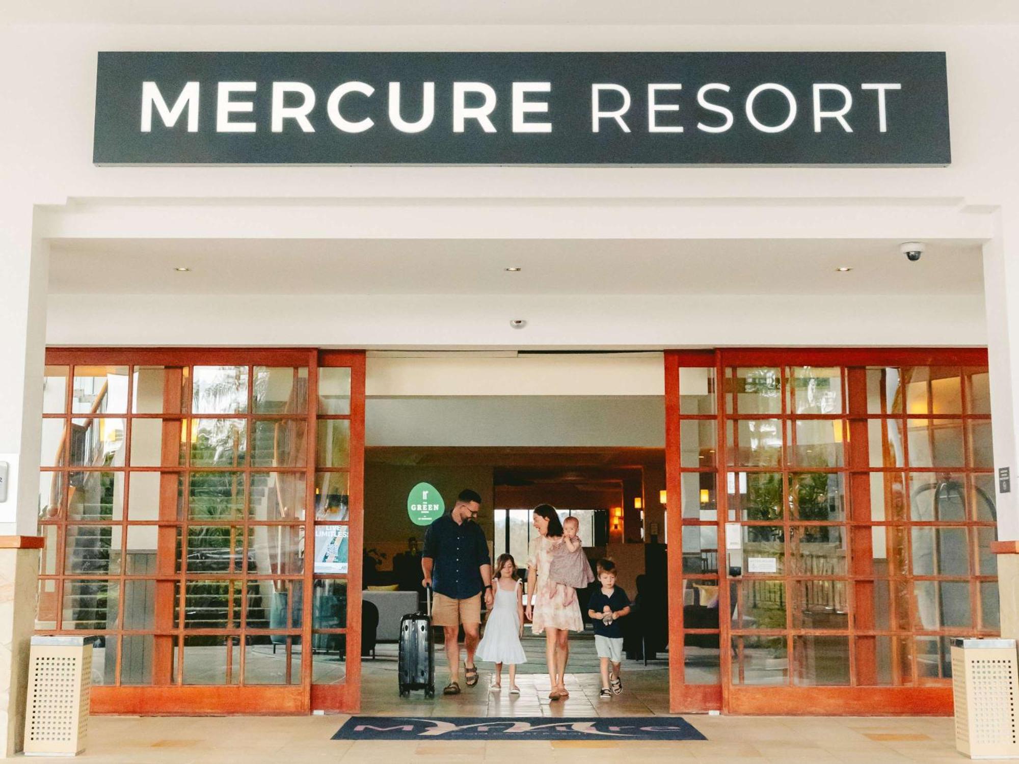 Mercure Gold Coast Resort Exterior photo