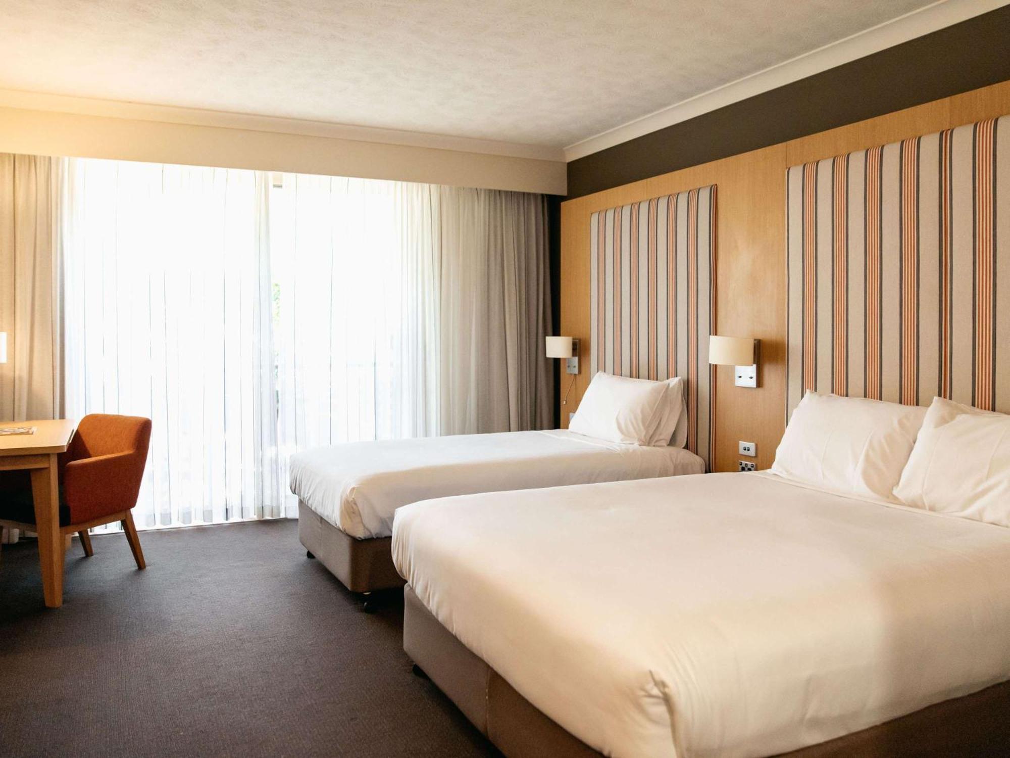 Mercure Gold Coast Resort Exterior photo